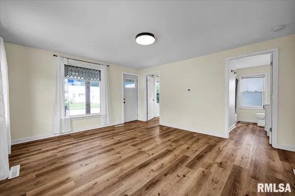 111 N CHURCH ST, Roanoke, IL 61561