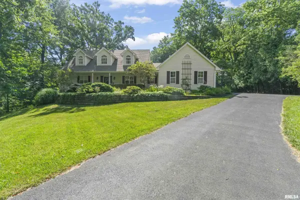 704 HOLLAND RD, Germantown Hills, IL 61548