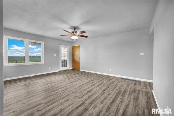 14100 GLASFORD-CANTON RD, Glasford, IL 61533