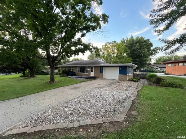 607 W BURTON ST, Eureka, IL 61530