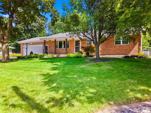 205 NORTHSHORE DR, Morton, IL 61550