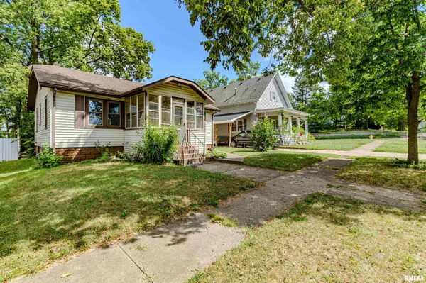 329 WILLOW ST, Pekin, IL 61554