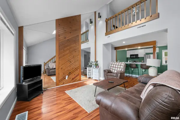 4208 LAUREL CT, Davenport, IA 52804