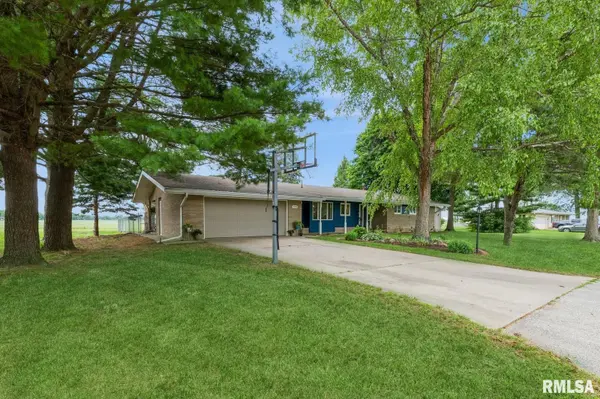 1325 BLUE SPRUCE DR, Cordova, IL 61242-9702