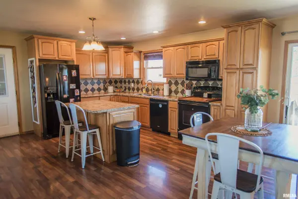 702 N RANGELINE LN, Lima, IL 62348