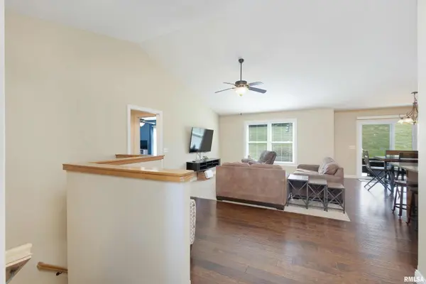 1002 E 11TH AVE, Andalusia, IL 61232
