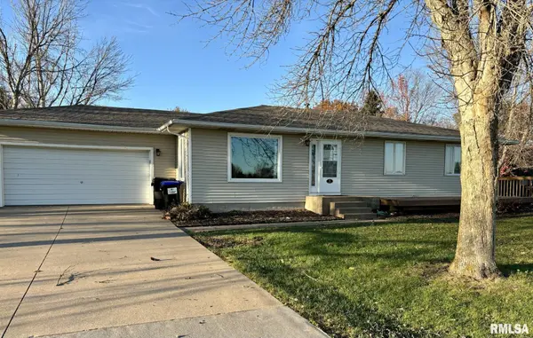 5 PRAIRIE MEADOWS DR, Long Grove, IA 52756-9648