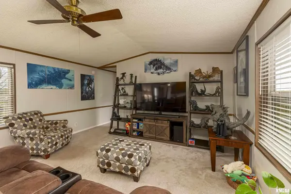 19452 Freeman Spur RD, Freeman Spur, IL 62841
