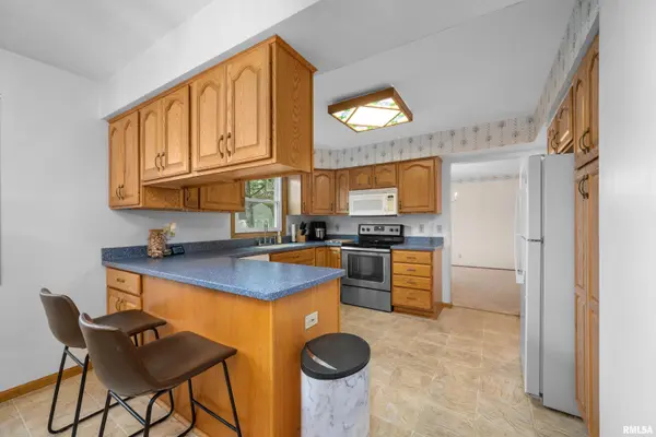 2224 E 45TH ST, Davenport, IA 52807