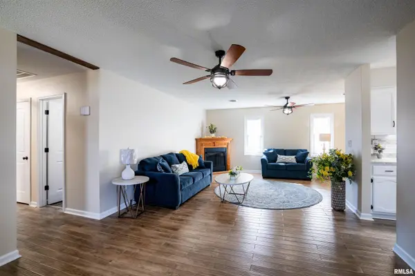 311 GATEWAY RD, Marion, IL 62959