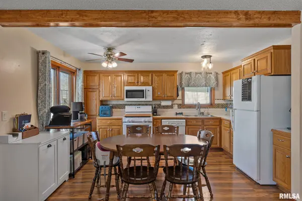 2071 KINGS DR, Bettendorf, IA 52722