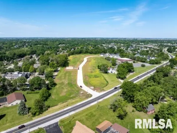 4815 WILLOW CIR, Davenport, IA 52806