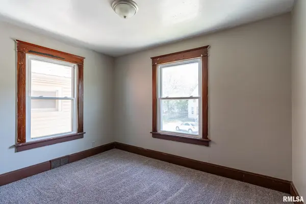 1525-1527 8TH AVE, Moline, IL 61265