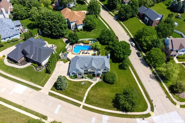 2083 LUNDY LN, Bettendorf, IA 52722
