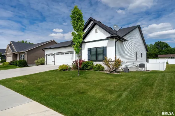 579 KEVIN RD, Blue Grass, IA 52726