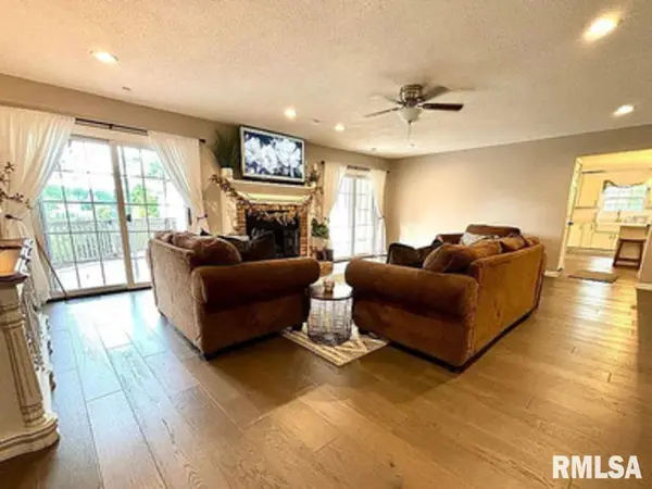 504 ARBOR DR, Carterville, IL 62918