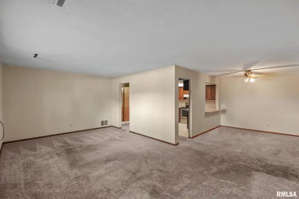 4055 31ST ST, Bettendorf, IA 52722