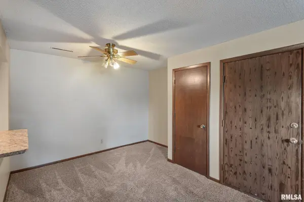 4055 31ST ST, Bettendorf, IA 52722