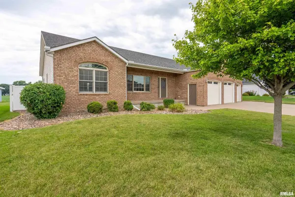 922 W SCOTT ST, Eldridge, IA 52748