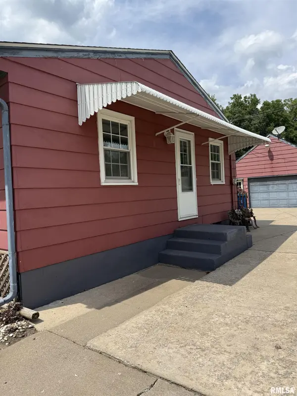 222 5TH ST, Buffalo, IA 52728