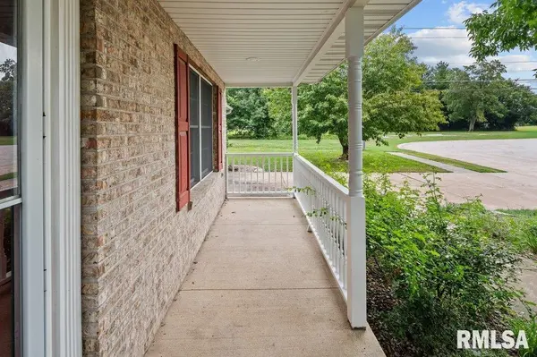 2994 CHURCH ST, Bettendorf, IA 52722