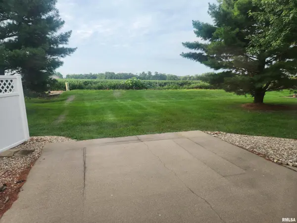 560 SANDRIDGE DR, Mendon, IL 62351