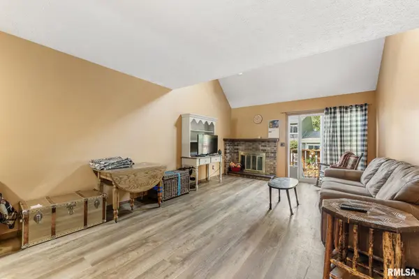 3342 N WILLOW CT, Bettendorf, IA 52722