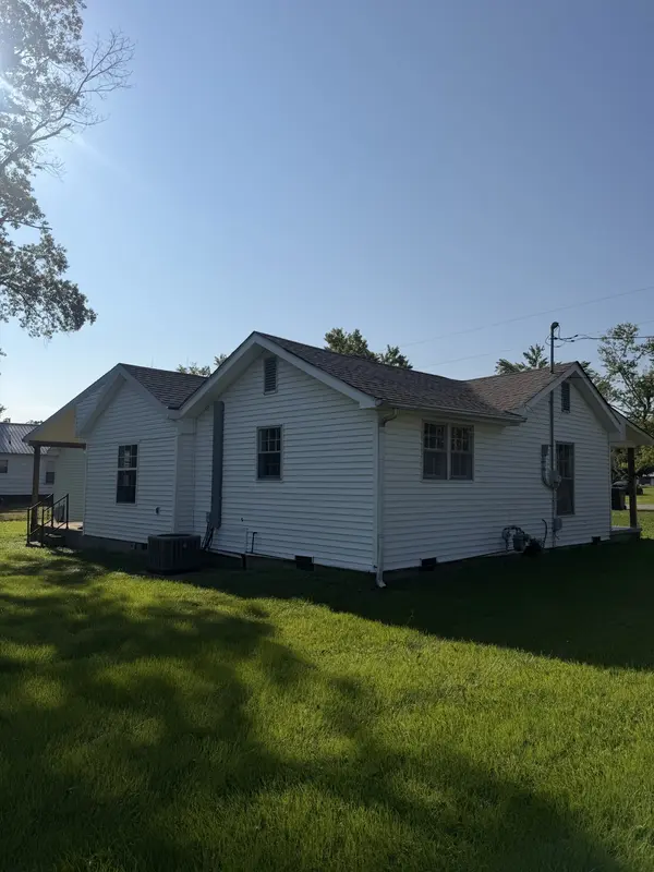 429 W 3rd Ave, Hohenwald, TN 38462