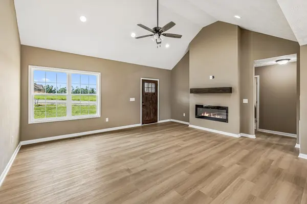 32 Iris Way, Lafayette, TN 37083