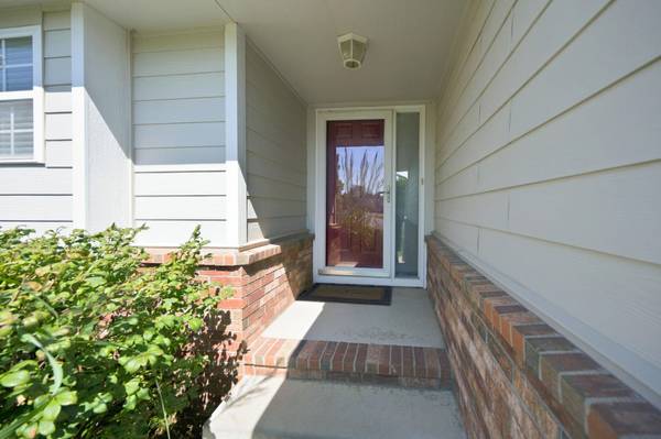 325 N Clay Circle, Wichita, KS 67206