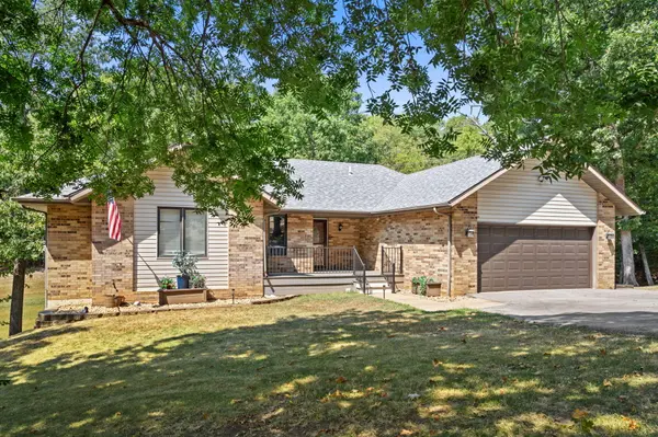 5 Rockdale RD, Kimberling City, MO 65686