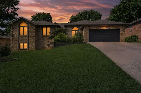 4009 S Cutler CT, Springfield, MO 65807