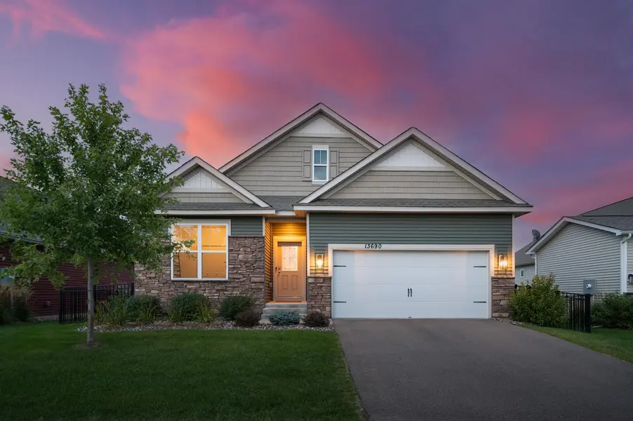 13690 Applewood TRL, Rosemount, MN 55068
