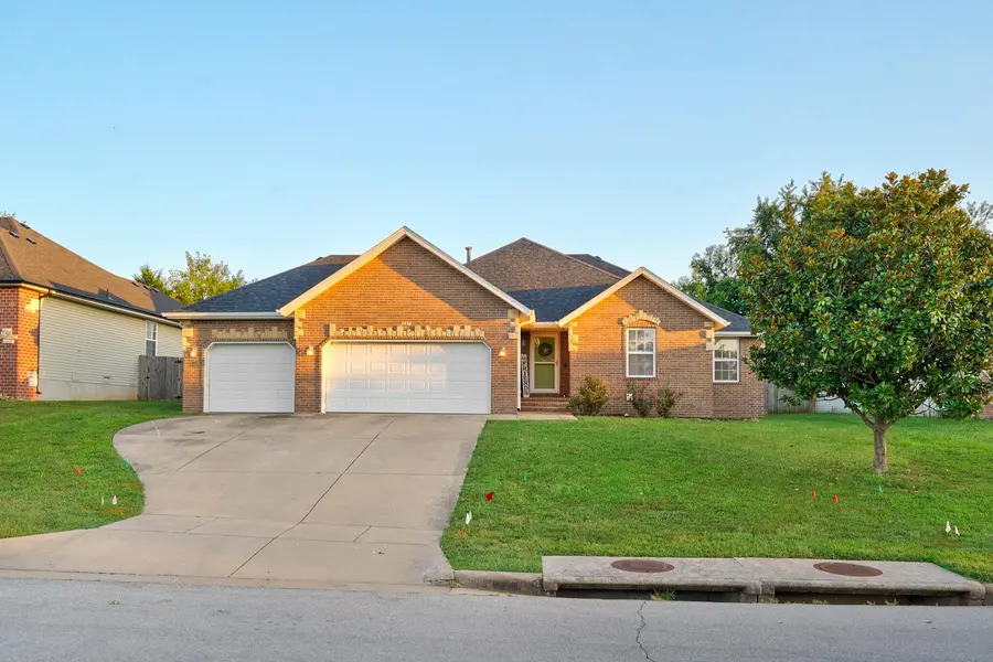 3032 W Grandview ST, Springfield, MO 65803