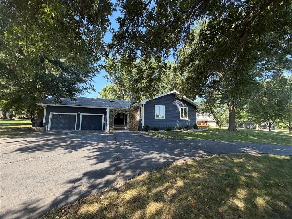 12001 W 150th CIR, Olathe, KS 66062