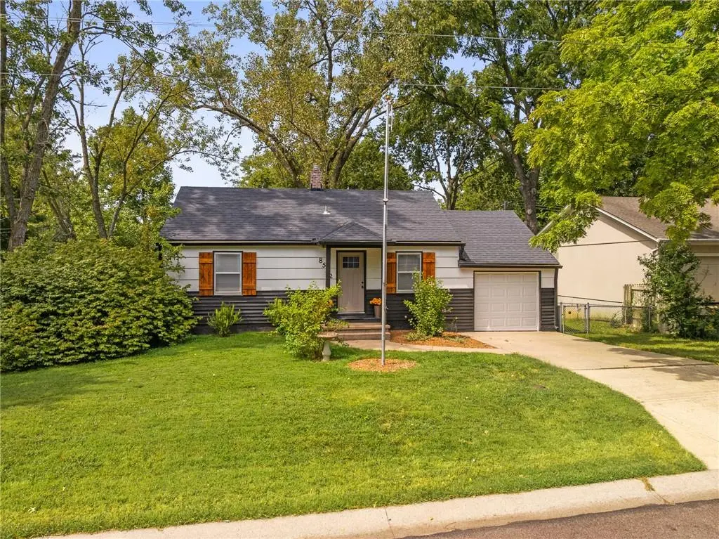 8542 Grandview AVE, Overland Park, KS 66212