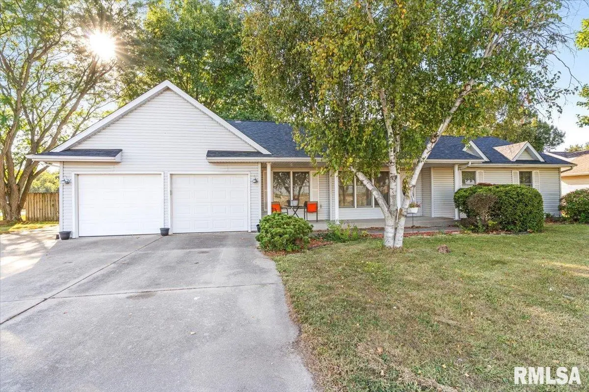 1 HENRIETTA ST, Divernon, IL 62530