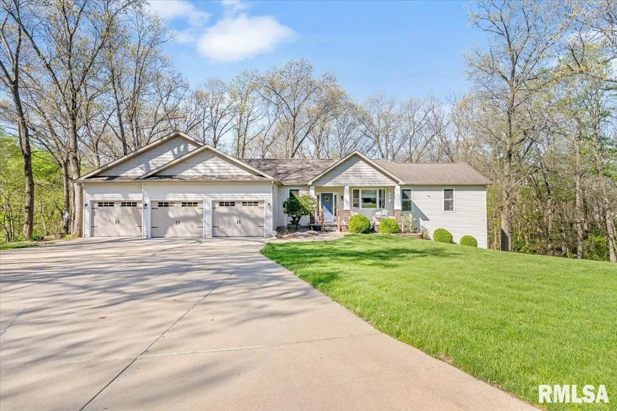 603 Loft LN, Athens, IL 62613