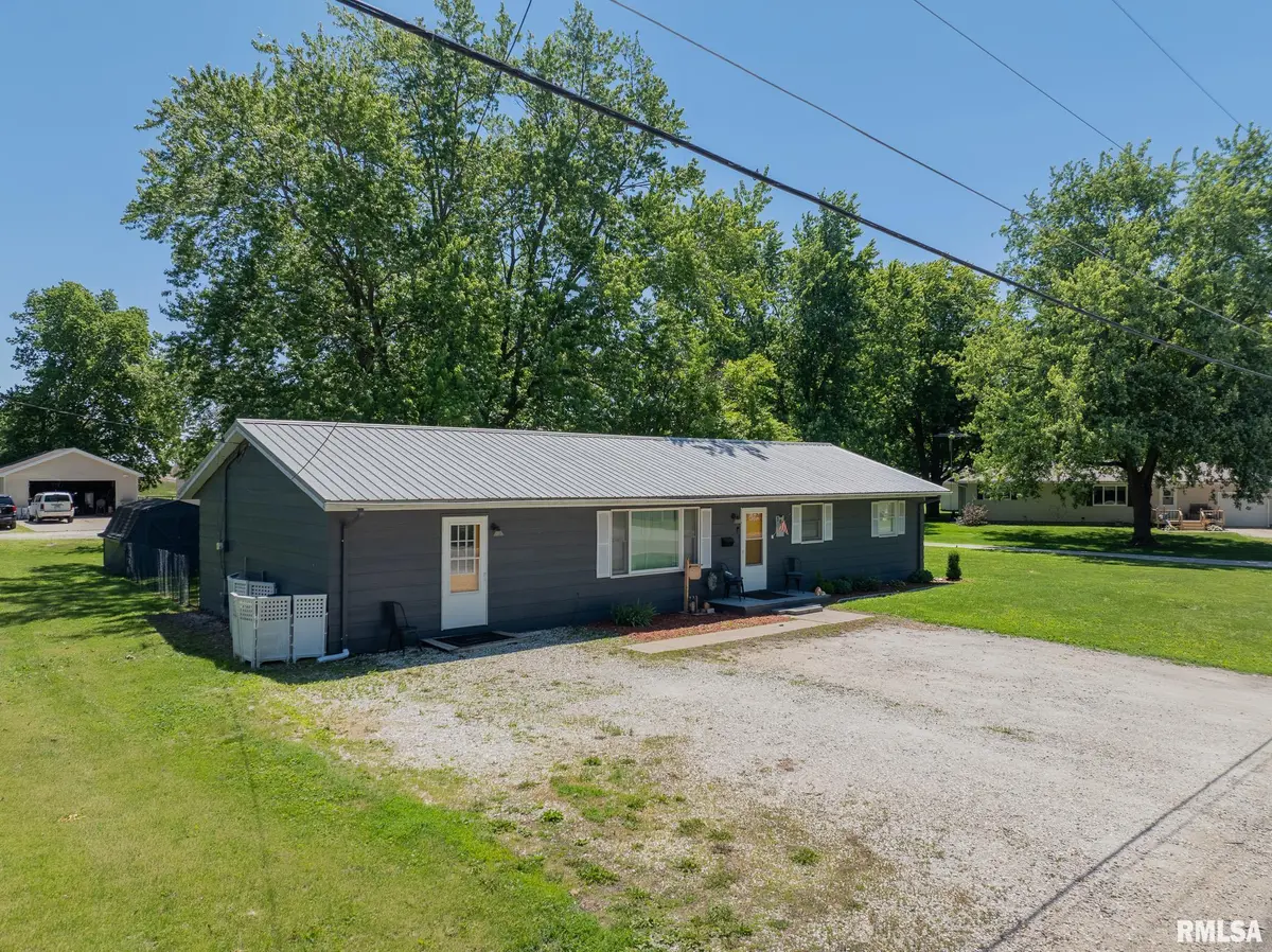 302 S EAST ST, Abingdon, IL 61410