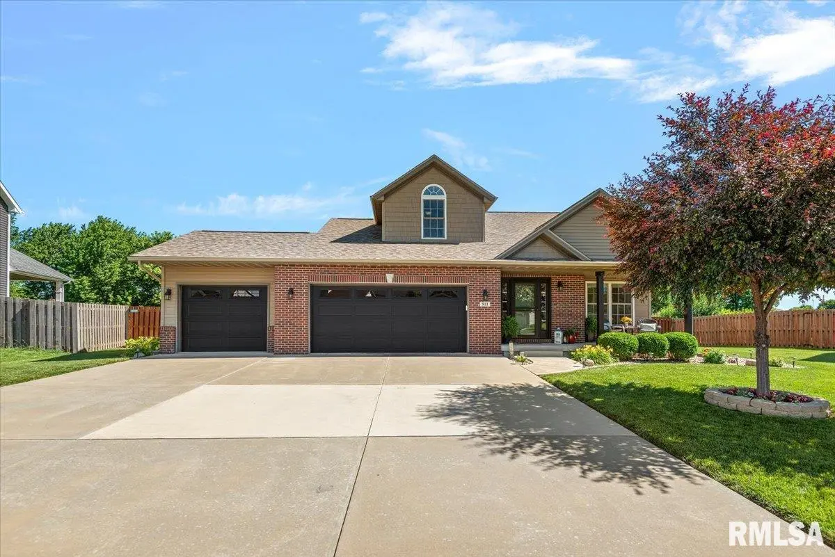 911 CYPRESS DR, Chatham, IL 62629