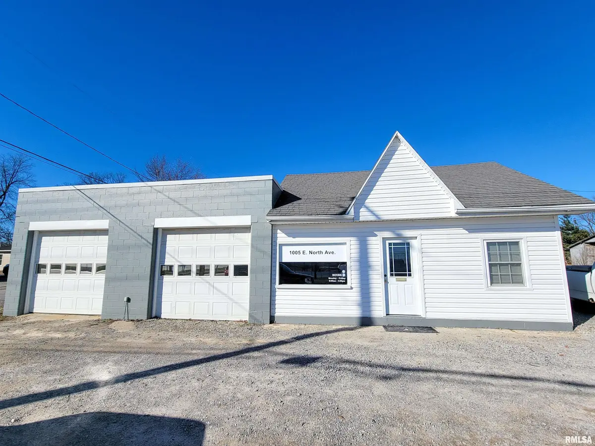 1005 E NORTH AVE, Flora, IL 62839