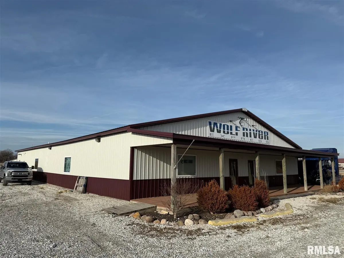 8440 US HWY 136 HWY, Colchester, IL 62326