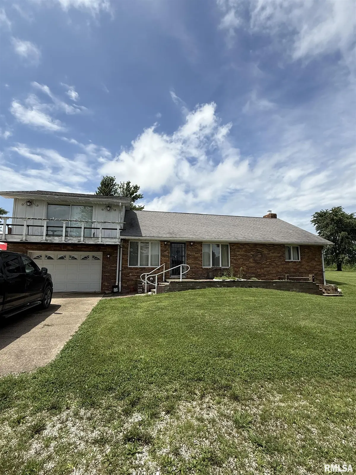 8323 E Briney RD, Ipava, IL 61441