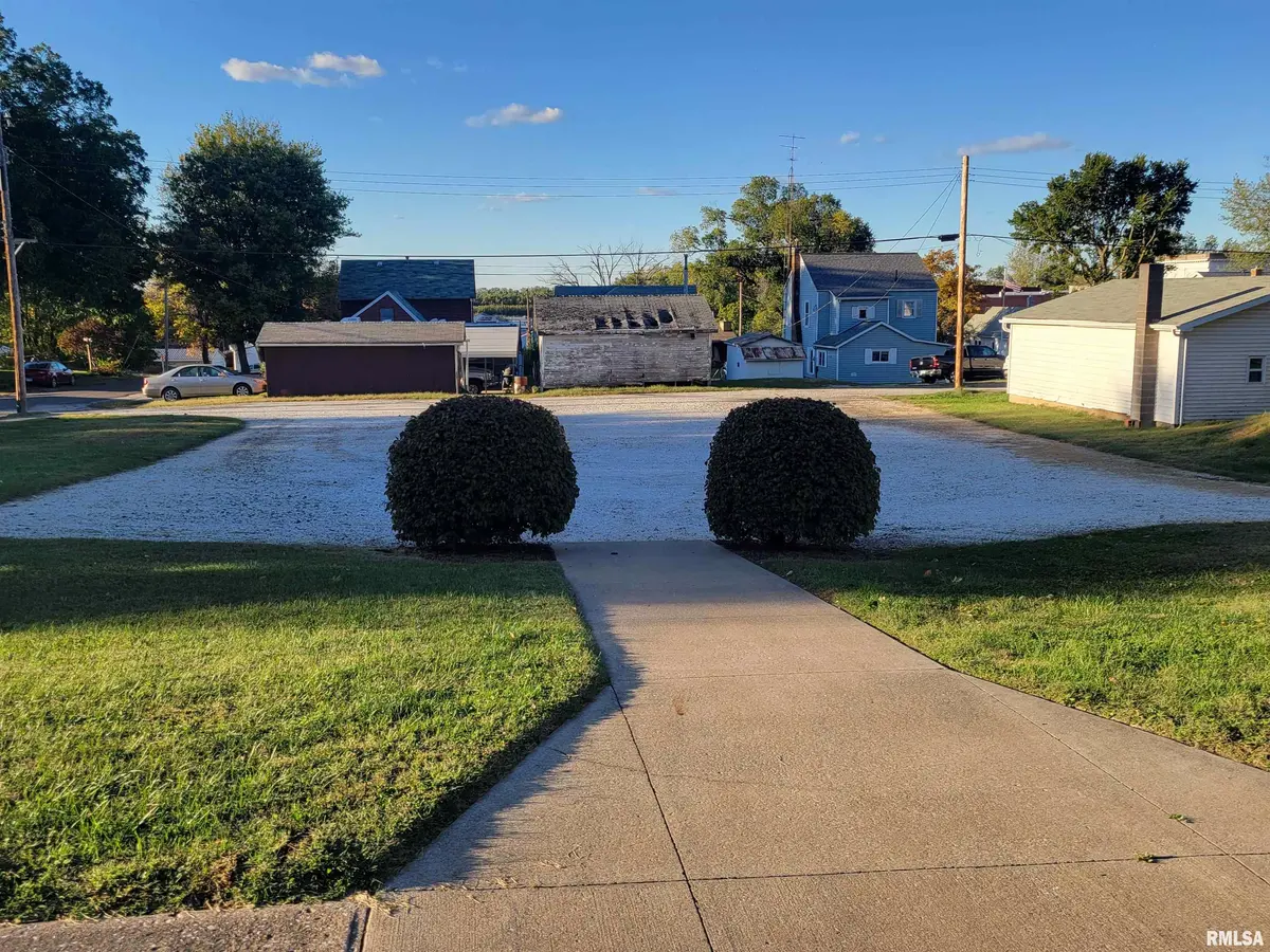91 W 5TH ST, Dallas City, IL 62330