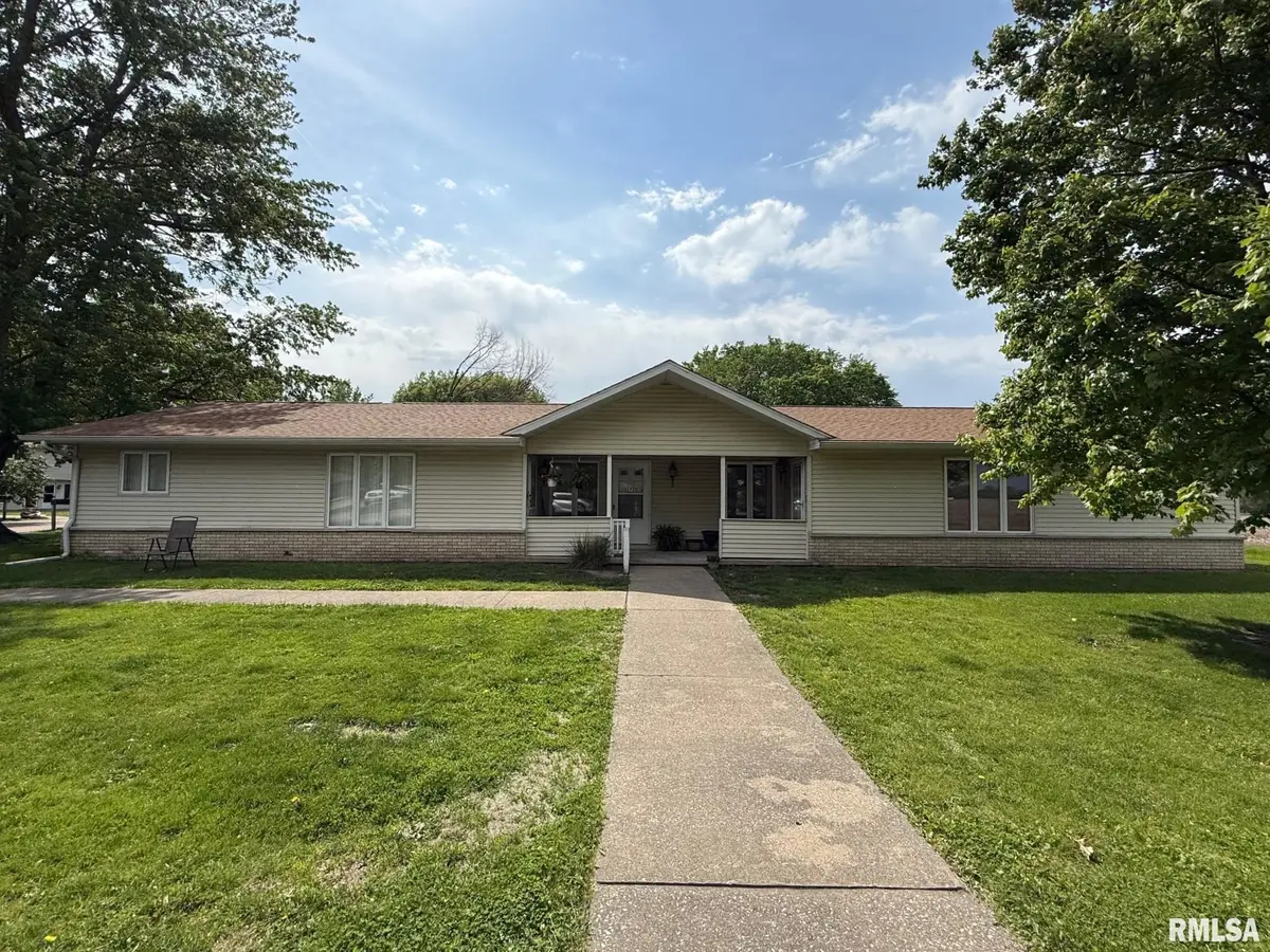 172 JAMES DR #C, Macomb, IL 61455