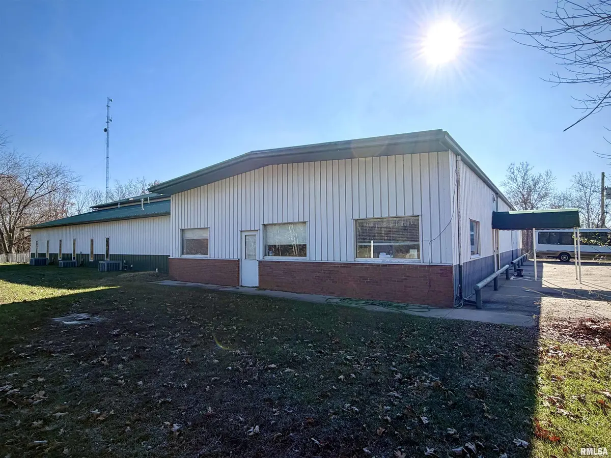 907 State Highway 14, Carmi, IL 62821