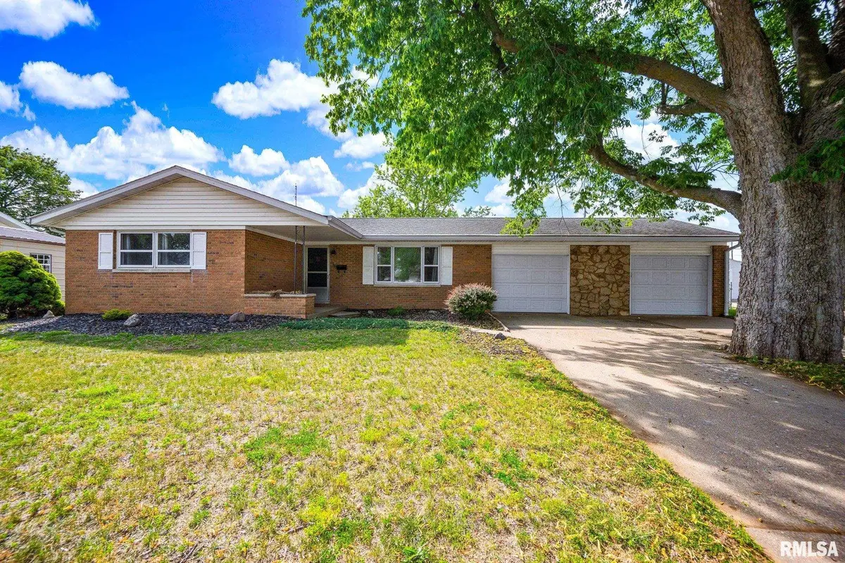 115 S SWEETBRIAR DR, Chillicothe, IL 61523