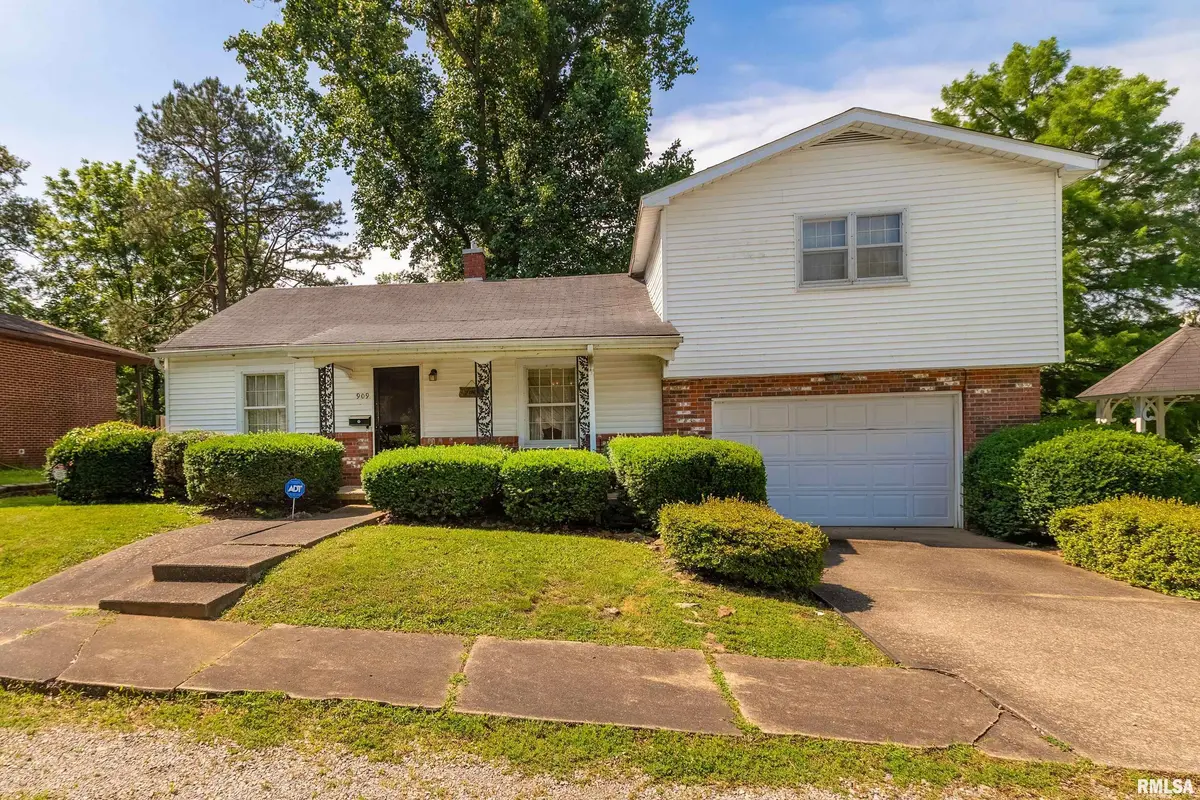 909 GRANT ST, Eldorado, IL 62930