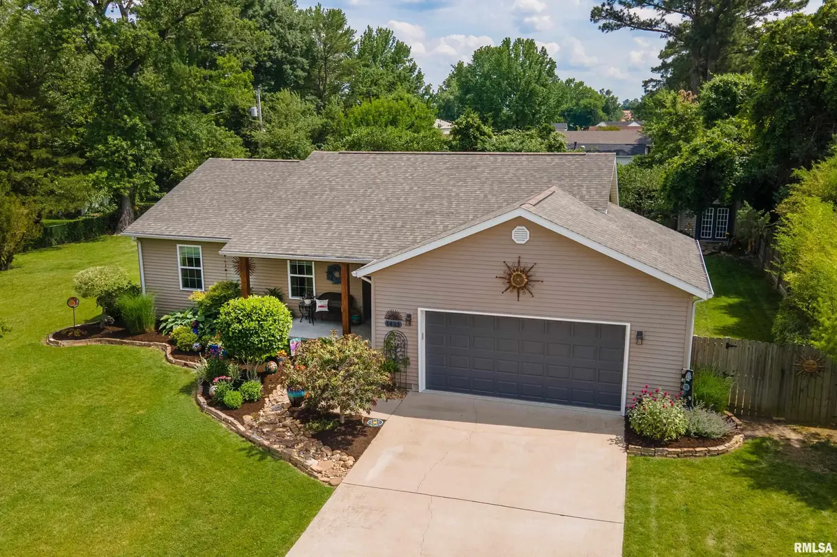 1433 E Gary DR, Carbondale, IL 62901