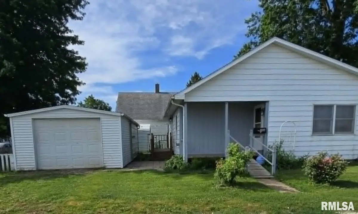 906 S 6TH AVE, Canton, IL 61520